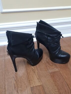 Pour La Victoire Black Fold-Over Stiletto Ankle Boots